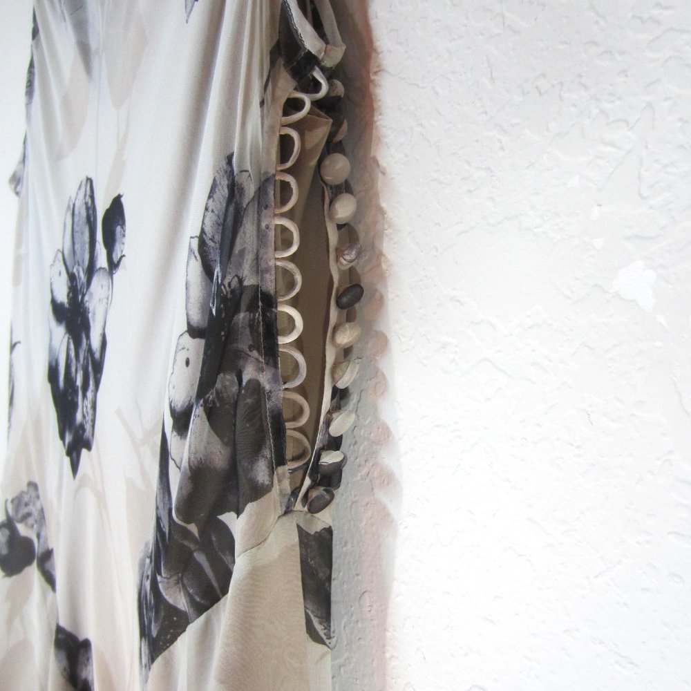 Carmen Marc Valvo Beige and Black Floral Slip Dress - Picture 2 of 8